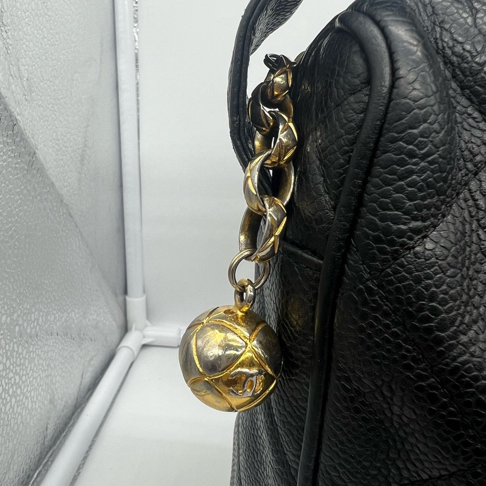 CHANEL VINTAGE Matelasse Black Caviar Leather Golden Ball Shoulder Crossbody Bag - Picture 5 of 17